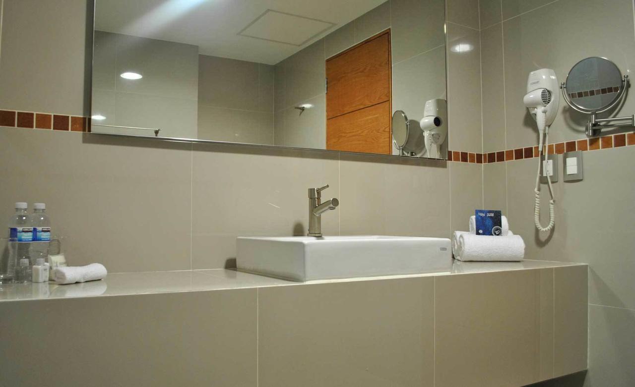 Hotel Y Tu Expo Гуадалахара Екстериор снимка