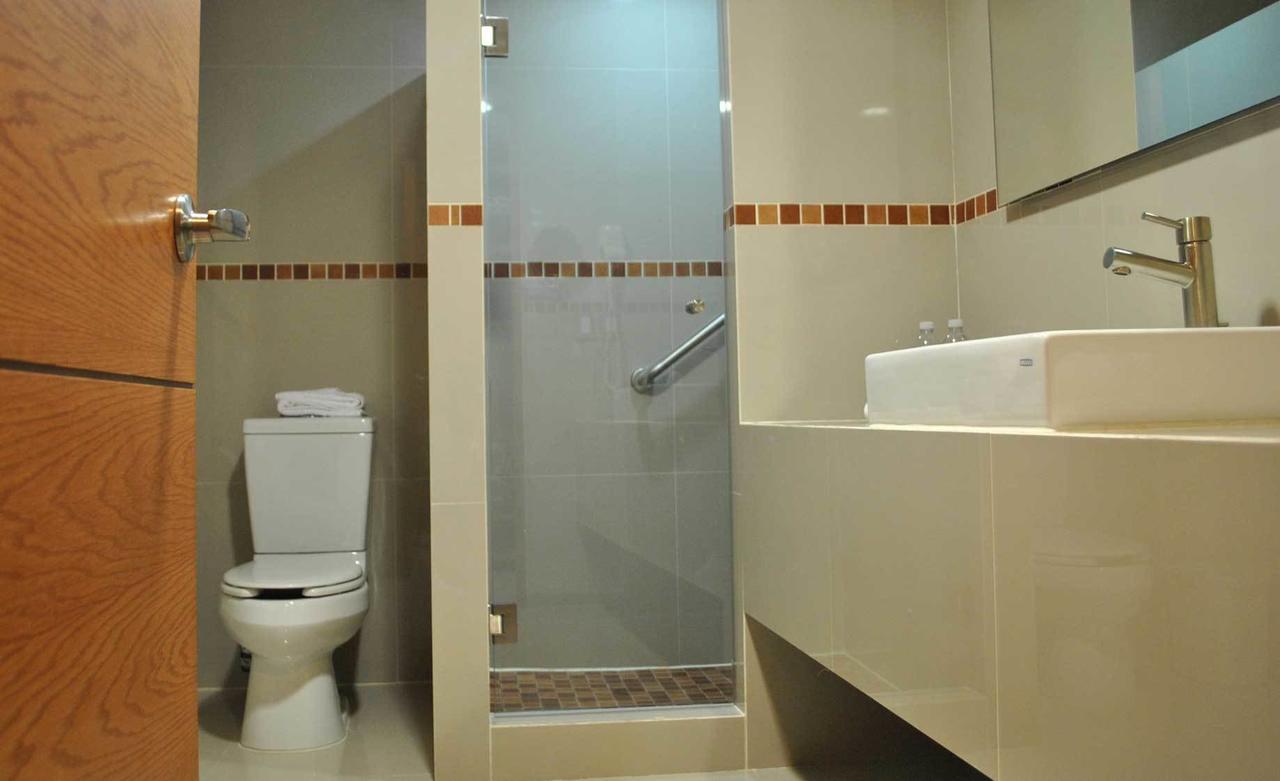 Hotel Y Tu Expo Гуадалахара Екстериор снимка