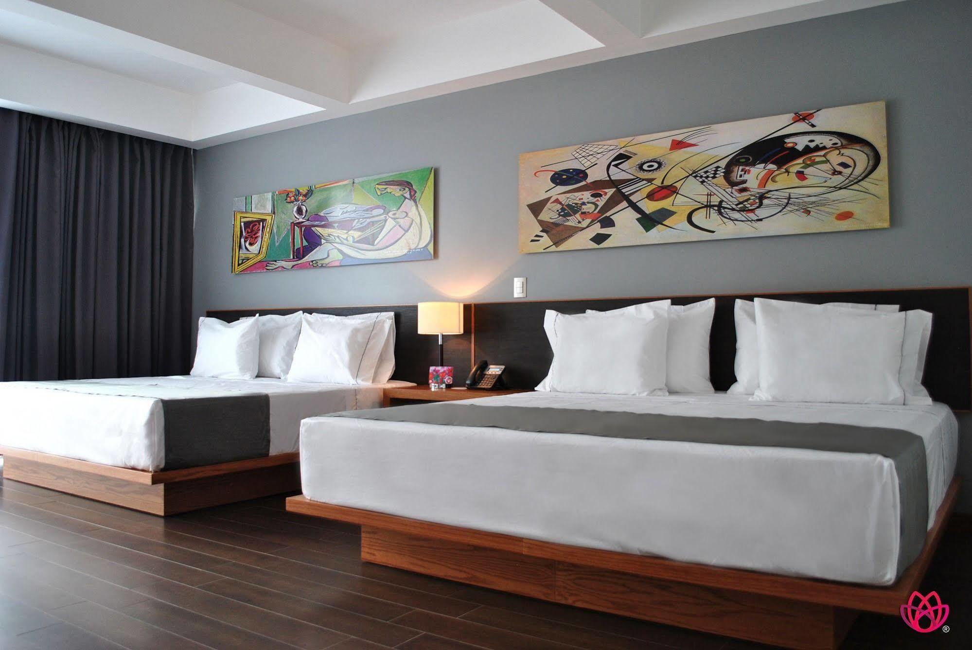 Hotel Y Tu Expo Гуадалахара Екстериор снимка