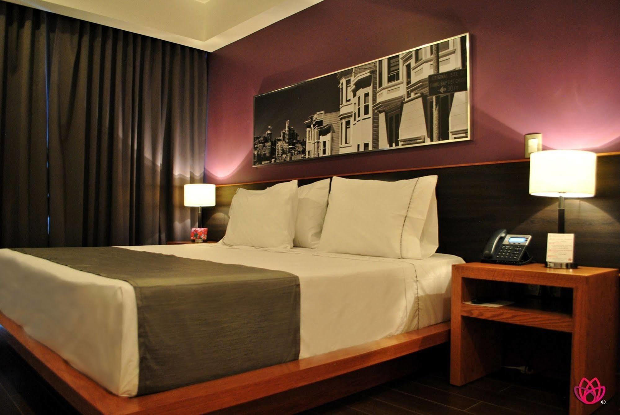 Hotel Y Tu Expo Гуадалахара Екстериор снимка