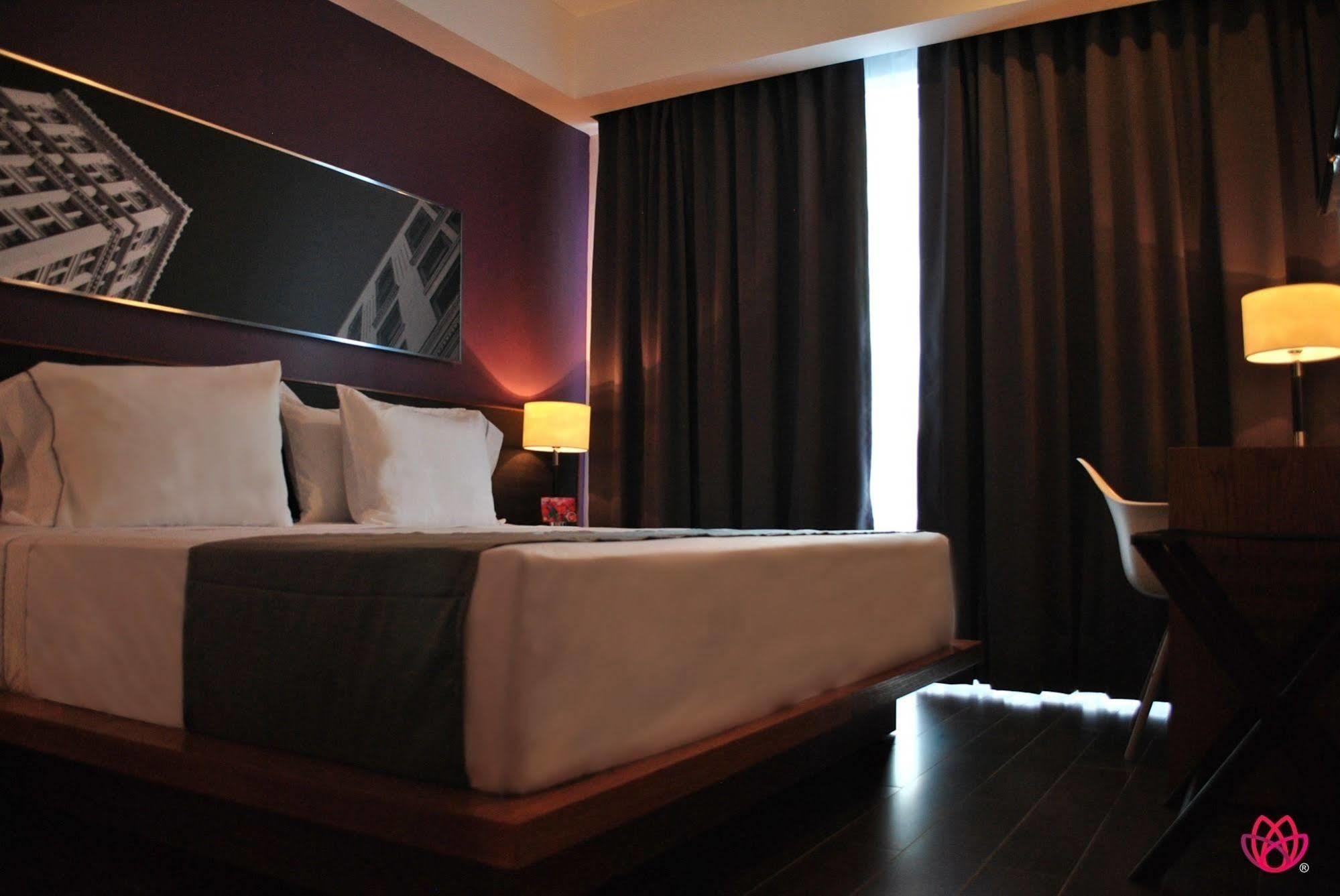 Hotel Y Tu Expo Гуадалахара Екстериор снимка